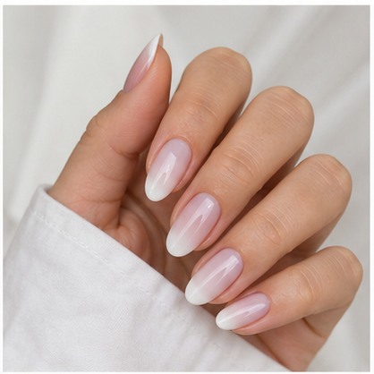Uñas francesita con diseño delicado